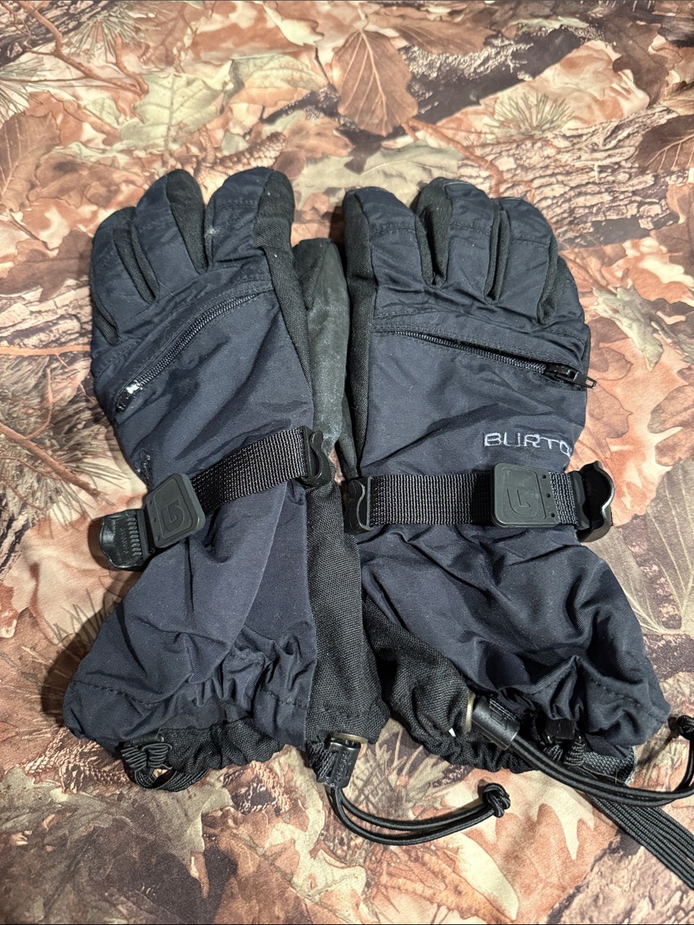 Burton Black Ski/Snowboard Gloves with Wrist Cinch formula, toaster glove